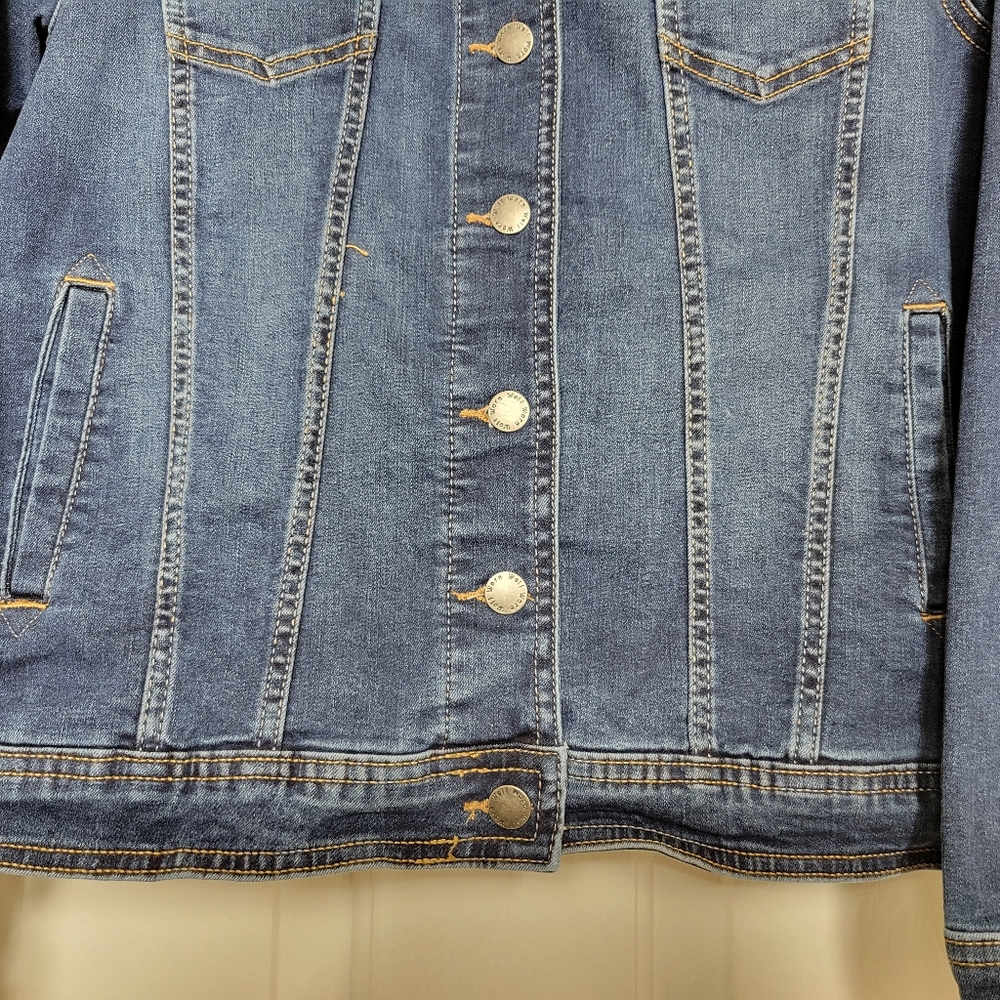 Well Worn Women's Medium Denim Jean Jacket - Picture 6 of 10